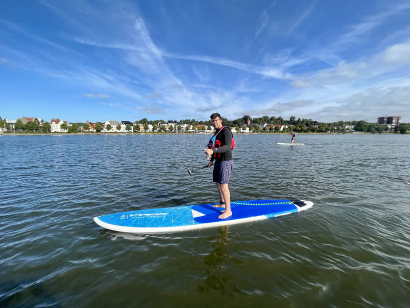 Paddler auf einem SUP-Brett