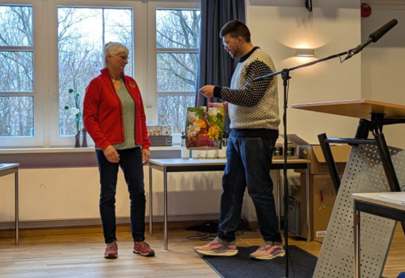 Dörte Reh wird vom Präsidenten Scott Lister geehrt<br />
