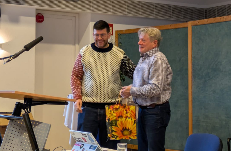 Eckehard Schirmer wird vom Präsidenten Scott Lister geehrt<br />
